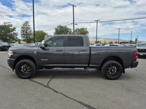 2024 RAM 3500 Laramie Crew Cab 4x4 6'4' Box