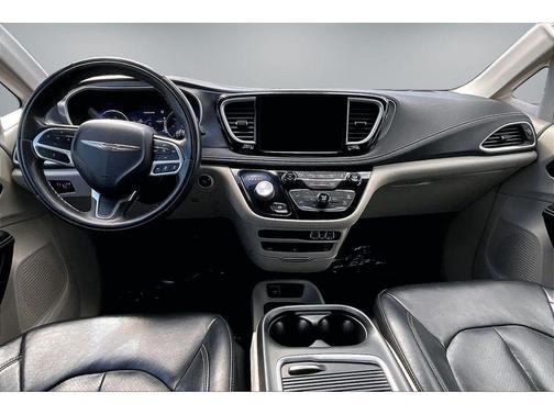 Bright White Clearcoat 2022 Chrysler Pacifica Touring L