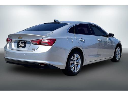 Silver Ice Metallic 2019 Chevrolet Malibu LT