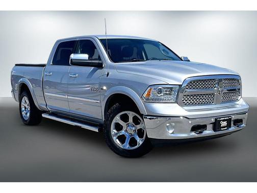 Bright Silver Metallic Clearcoat 2017 RAM 1500 Laramie
