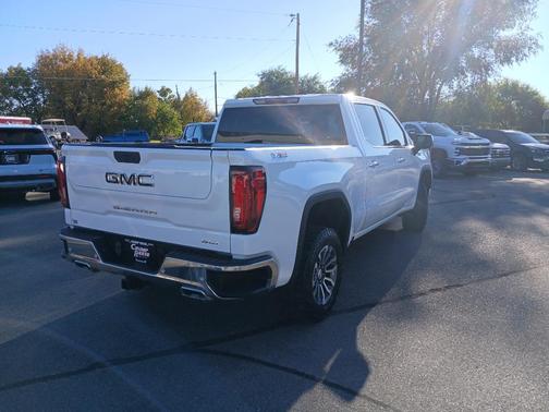 2022 GMC Sierra 1500 SLT