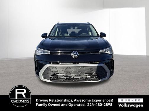 Deep Black Pearl Effect 2026 Volkswagen Taos 1.5T SE