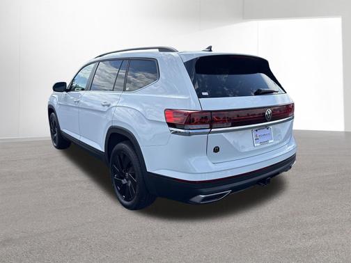 Pure White 2024 Volkswagen Atlas 2.0T SE w/Technology