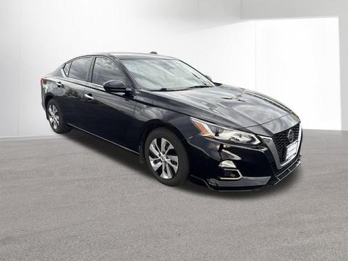 Black 2019 Nissan Altima 2.5 S
