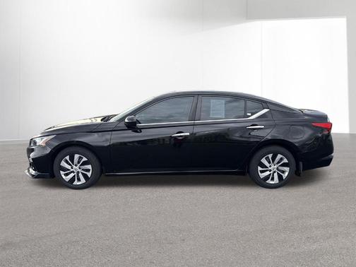 Black 2019 Nissan Altima 2.5 S