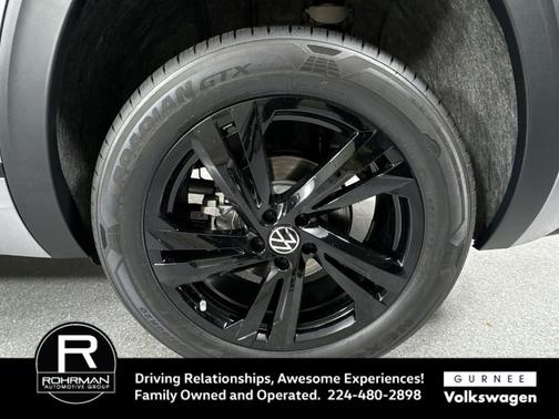 2025 Volkswagen Atlas Cross Sport 2.0T SEL R-Line Black