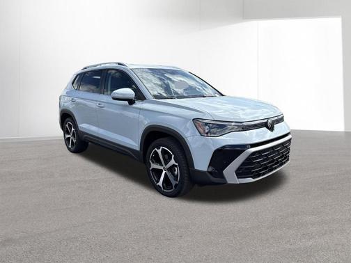 Alpine Grey 2025 Volkswagen Taos 1.5T SEL