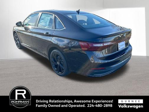 Deep Black Pearl Effect 2026 Volkswagen Jetta 1.5T SE