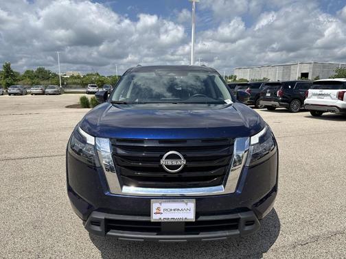 2023 Nissan Pathfinder SV