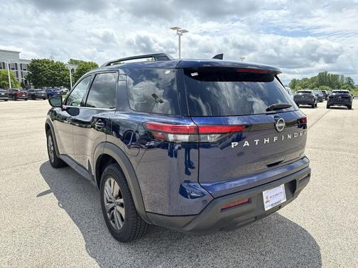 2023 Nissan Pathfinder SV