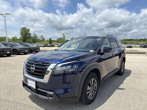 2023 Nissan Pathfinder SV