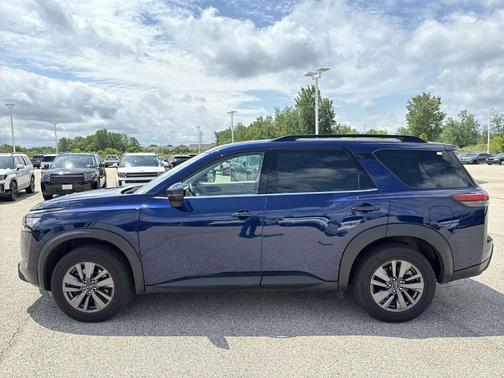 2023 Nissan Pathfinder SV