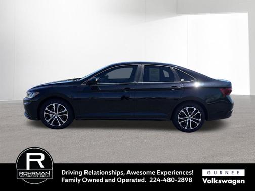 Deep Black Pearl Effect 2025 Volkswagen Jetta 1.5T Sport