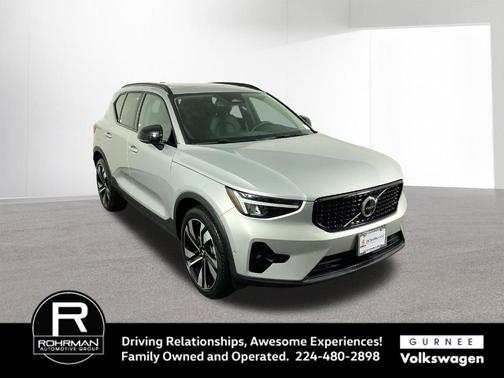 2025 Volvo XC40 B5 Plus Dark Theme