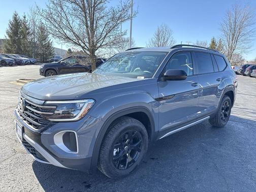 2025 Volkswagen Atlas 2.0T Peak Edition