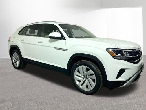 Pure White 2022 Volkswagen Atlas Cross Sport 3.6L V6 SE w/Technology