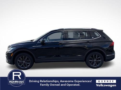 Deep Black Pearl Effect 2023 Volkswagen Tiguan 2.0T SE