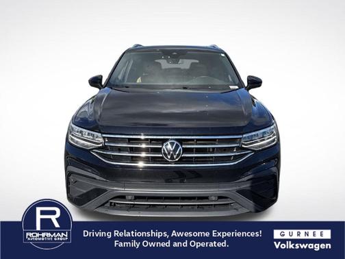 Deep Black Pearl Effect 2023 Volkswagen Tiguan 2.0T SE
