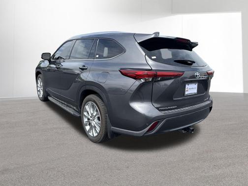 Magnetic Gray Metallic 2023 Toyota Highlander Hybrid Limited