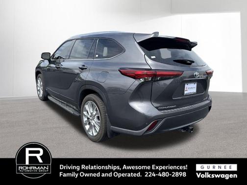 Magnetic Gray Metallic 2023 Toyota Highlander Hybrid Limited
