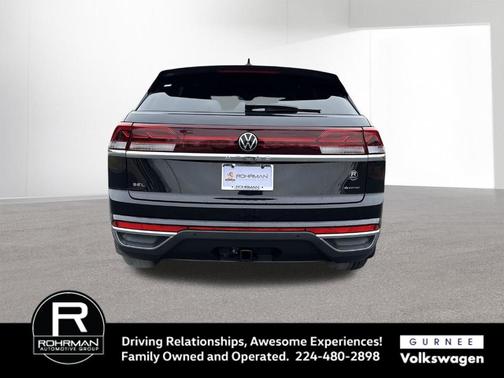 Deep Black Pearl 2026 Volkswagen Atlas Cross Sport 2.0T SEL