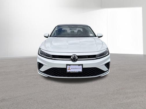 Opal White Pearl 2026 Volkswagen Jetta 1.5T SE