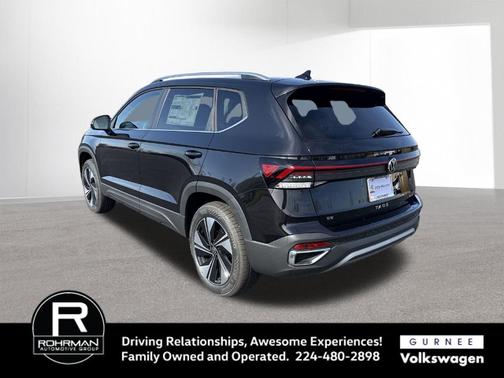 Deep Black Pearl Effect 2026 Volkswagen Taos 1.5T SE