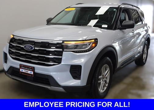 Space White Metallic 2026 Ford Explorer Active