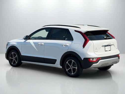 Snow White Pearl 2025 Kia Niro EX