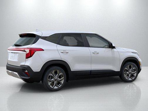 Snow White Pearl 2026 Kia Seltos LX