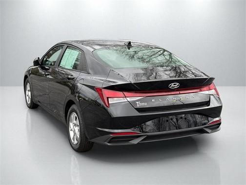 2022 Hyundai ELANTRA SE