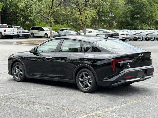 Aurora Black Pearl 2025 Kia K4