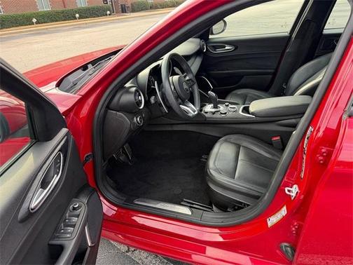 2023 Alfa Romeo Giulia Base