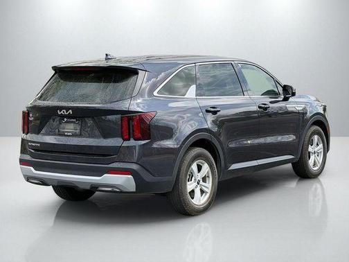 Metal 2025 Kia Sorento LX