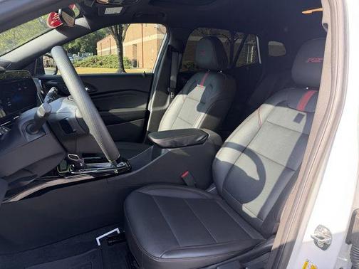 Summit White 2025 Chevrolet Trax 2RS