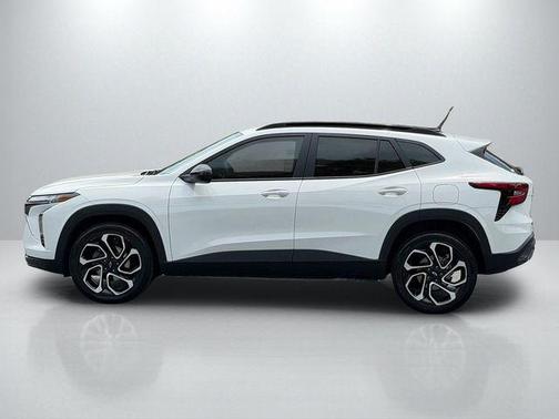 Summit White 2025 Chevrolet Trax 2RS