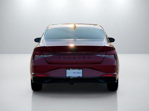 2022 Hyundai ELANTRA SE