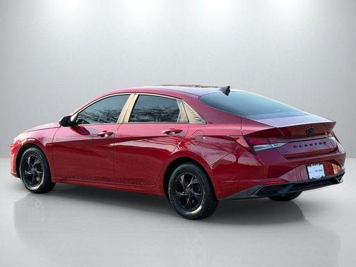 2022 Hyundai ELANTRA SE
