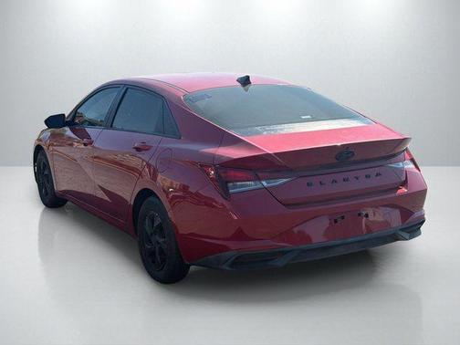 2022 Hyundai ELANTRA SE
