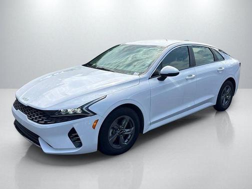 Glacial White Pearl 2022 Kia K5 LXS