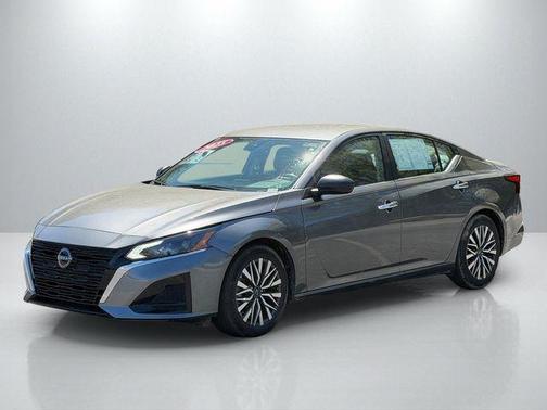 Gun Metallic 2025 Nissan Altima SV