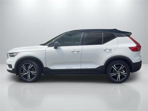 2022 Volvo XC40 T5 R-Design