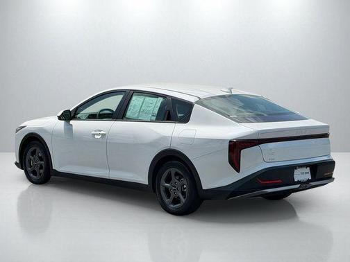 Snow White Pearl 2025 Kia K4
