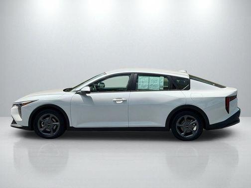 Snow White Pearl 2025 Kia K4