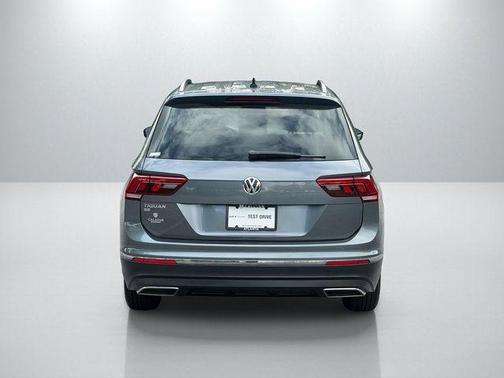 Platinum Gray Metallic 2021 Volkswagen Tiguan 2.0T SE