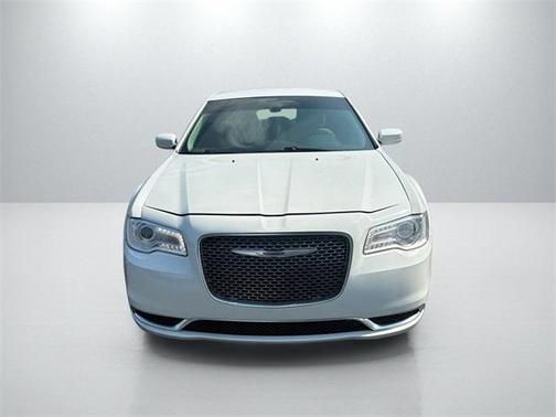 2020 Chrysler 300 Touring