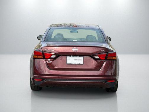 Garnet Pearl Me 2024 Nissan Altima 2.5 SV