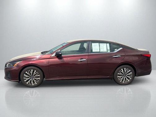 Garnet Pearl Me 2024 Nissan Altima 2.5 SV