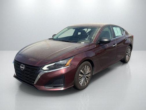 Garnet Pearl Me 2024 Nissan Altima 2.5 SV