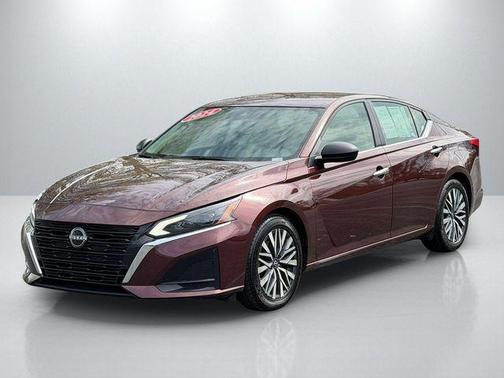 Garnet Pearl Me 2024 Nissan Altima 2.5 SV